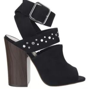 🍄 Call it spring Strappy block heel sandal